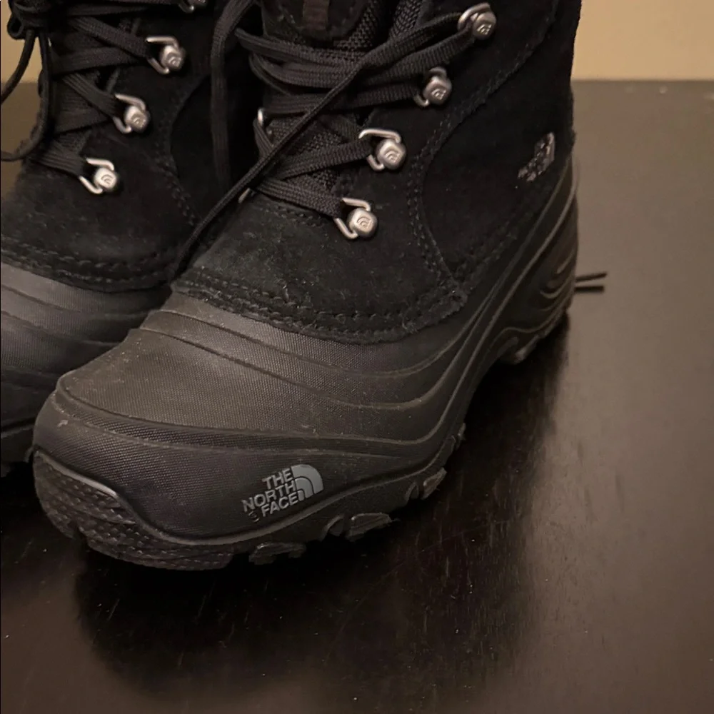 The North Face Black High-Top Winter Boots NEW WITHOUT TAGS - Picture 2 of 5